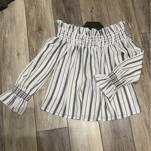 🛍️After Market cute off the shoulder crop top. New condition.